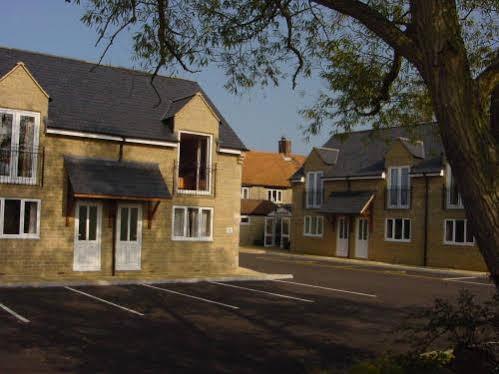 The Tally Ho Hotel - B&B Bicester Bagian luar foto