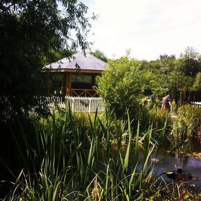 The Tally Ho Hotel - B&B Bicester Bagian luar foto