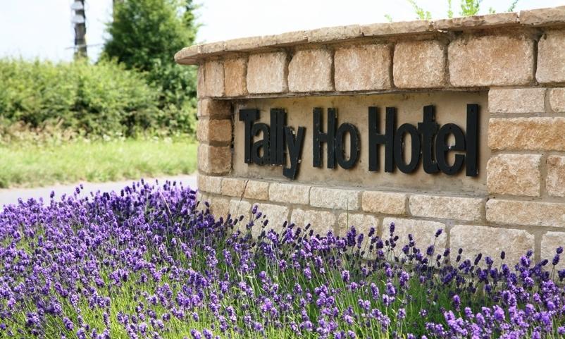 The Tally Ho Hotel - B&B Bicester Bagian luar foto