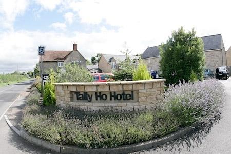 The Tally Ho Hotel - B&B Bicester Bagian luar foto