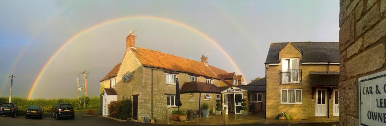 The Tally Ho Hotel - B&B Bicester Bagian luar foto