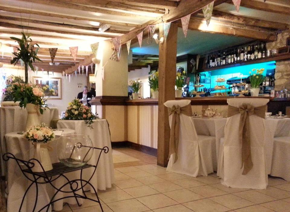 The Tally Ho Hotel - B&B Bicester Bagian luar foto