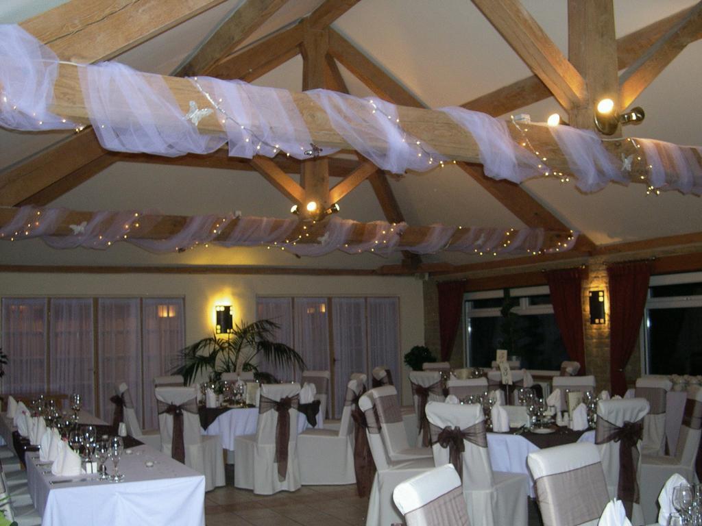The Tally Ho Hotel - B&B Bicester Bagian luar foto