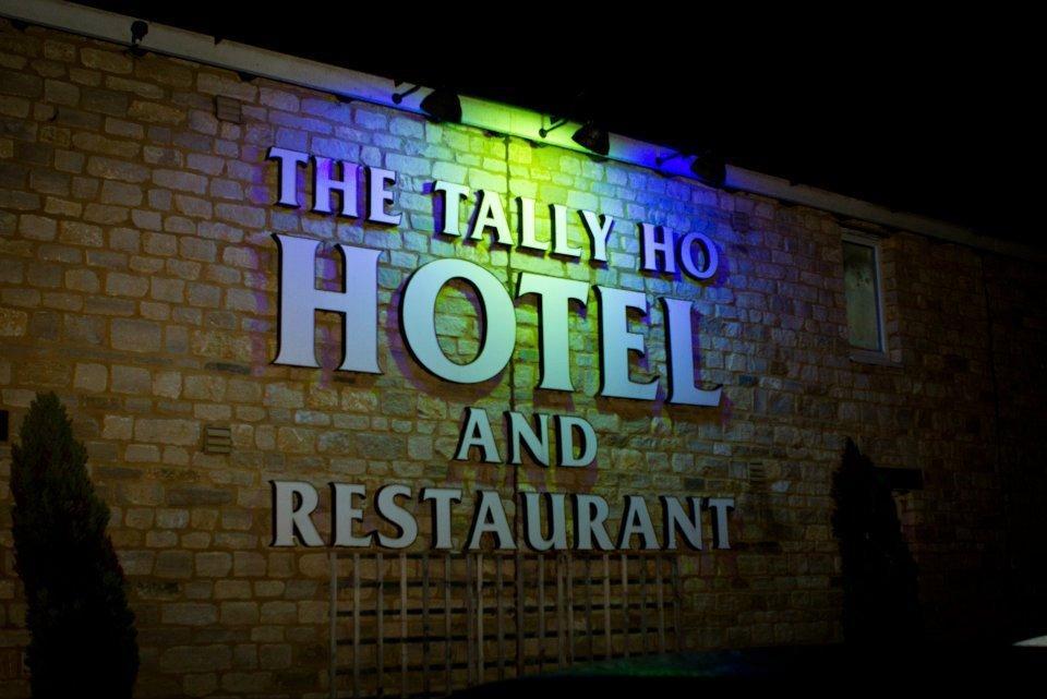 The Tally Ho Hotel - B&B Bicester Bagian luar foto